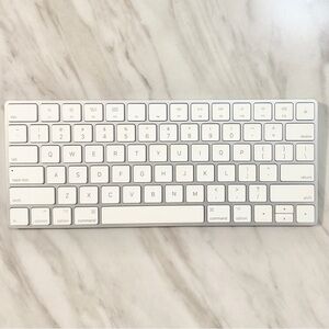 Authentic Apple Wireless Silver Magic Keyboard - US English